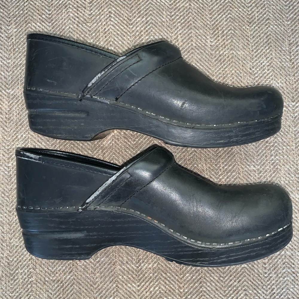 EUC Dansko Clogs Size 39 Narrow. - Picture 4 of 9